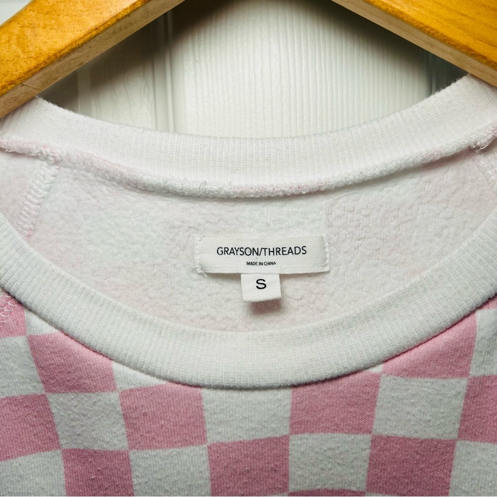 pink and white checkered pullover sweatshirt - Picture 4 of 6